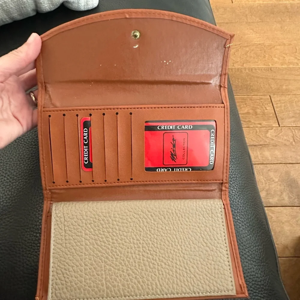 Dooney & Bourke Wallet - Picture 4 of 6